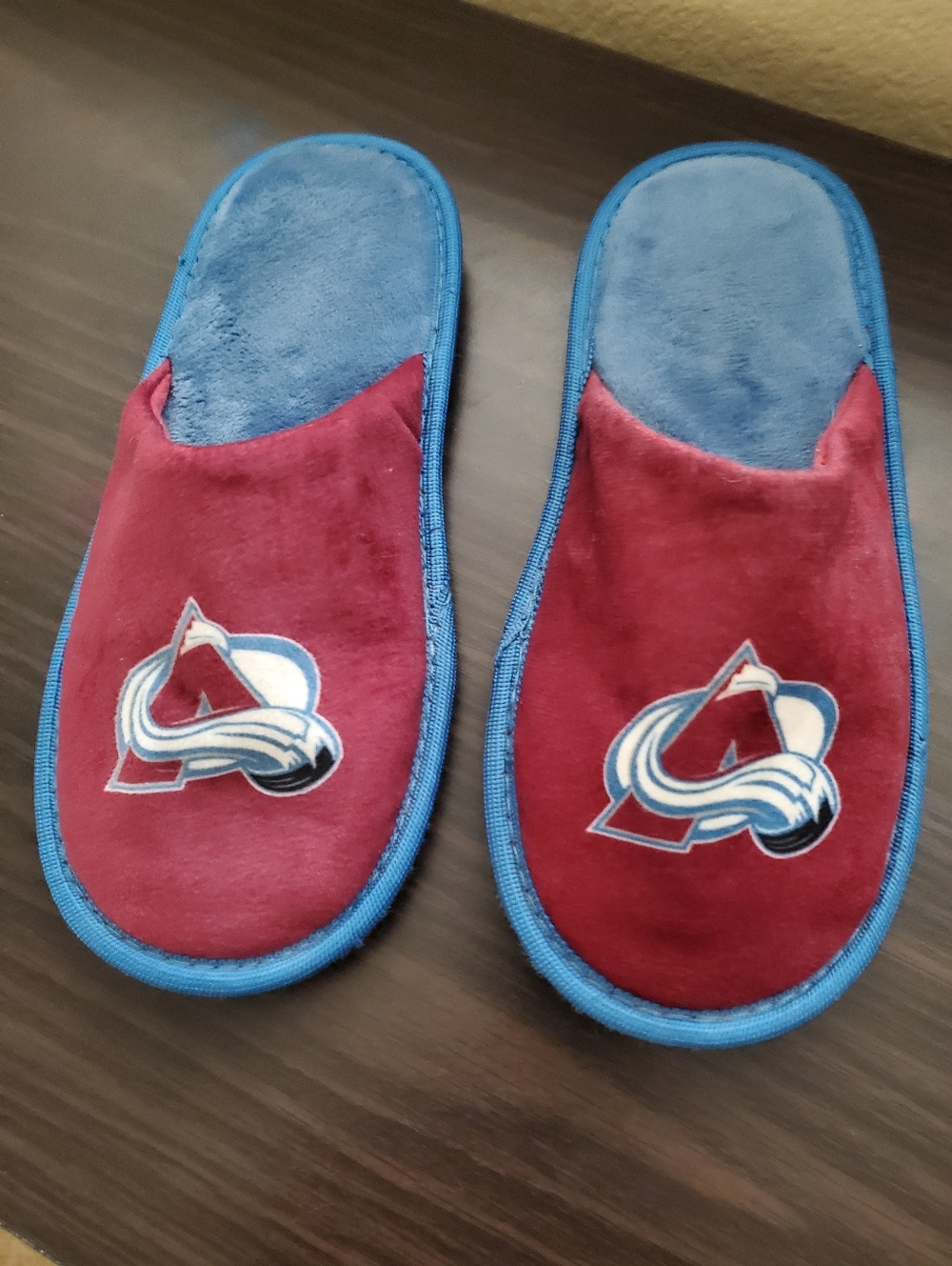 Kids Colorado Avalanche Red & Blue Logo Slippers